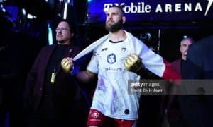 UFC собиқ чемпиони дипломини муваффақиятли ҳимоя қилди