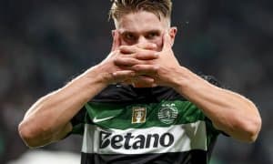 Манчестерга кетмоқчи бўлган тўпурар жамоаси билан уришиб қолди