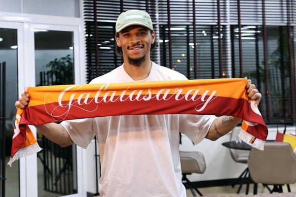 Сане Туркияга етиб келди