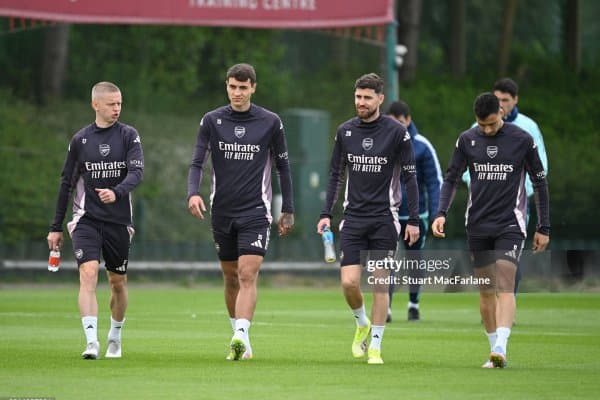 "Милан" бир йўла "Арсенал"нинг икки ҳимоячисини олиб келмоқчи