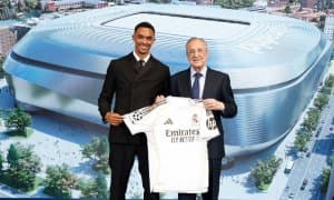 Арнольд "Реал Мадрид" футболчиси сифатида илк катта интервьюсини берди (тўлиқ матбуот анжумани) 