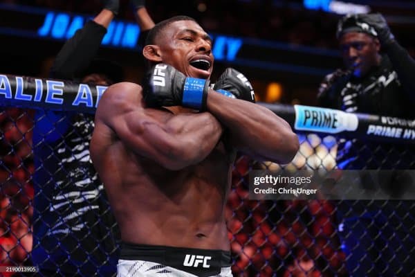 Хоакин Бакли: "Ислом Махачев ярим ўрта вазнда катта хавф туғдирмайди"