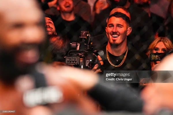 Жонс Жонс Том Аспиналл билан жанг қилмоқчи, фақат...