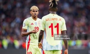 Нико Уильямс Испания лагерида "Барселона" футболчилари билан кўпроқ суҳбатлашмоқда