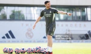 Алонсо: "Исмнинг фарқи йўқ. Югурмаган футболчи майдонга тушмайди!"