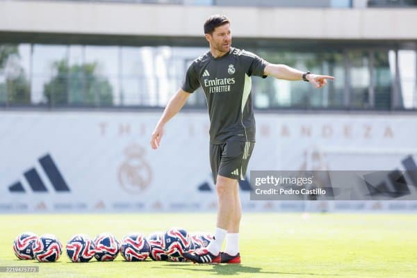 Алонсо: "Исмнинг фарқи йўқ. Югурмаган футболчи майдонга тушмайди!"