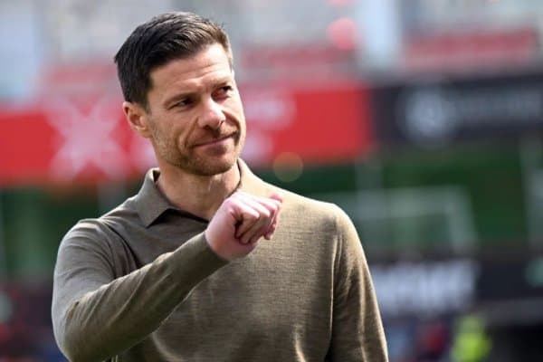 Хаби Алонсо учта футболчини олиб келишни талаб қилди