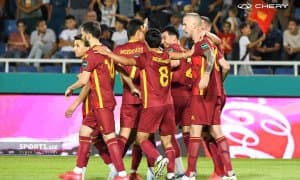 Икки аутсайдер тўқнашуви, Қаршидаги марказий ўйин ёхуд тур олдидан 