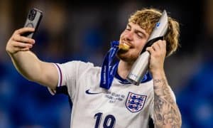 “Ливерпуль” Европани забт этган футболчини сотмоқчи