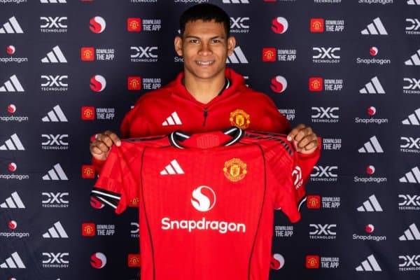 МЮ 18 ёшли футболчи трансферини эълон қилди