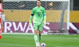 Нойер Доннаруммани танқид қилди, Италиялик посбоннинг агенти бунга жавоб қайтарди