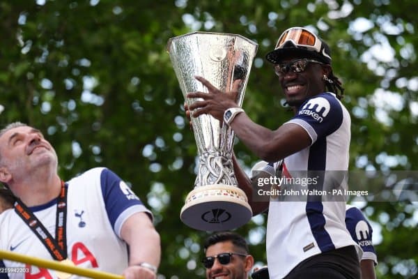 Моуриньо "Тоттенхэм" ярим ҳимоячисини жамоасида кўрмоқчи