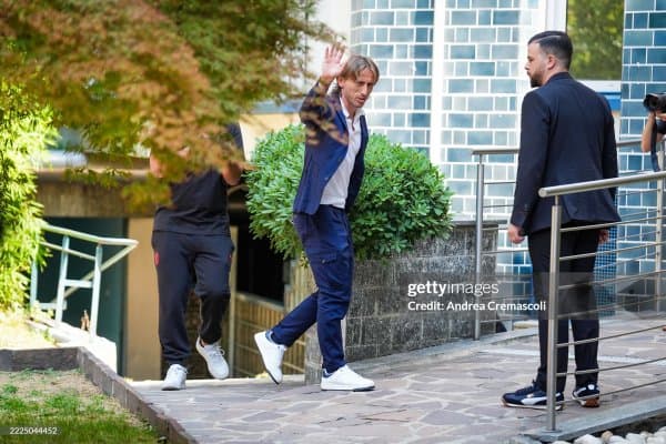 Модрич "Милан"га трансфери ҳақида: "Бу ерда эканлигимдан жуда хурсандман"