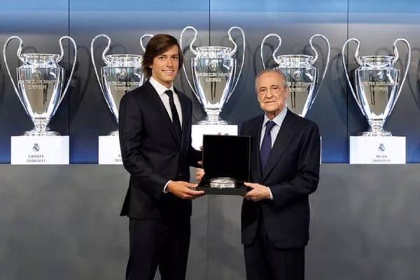 Флорентино Перес: "Дунёнинг энг яхши чап қанот ҳимоячиларидан бири уйига қайтди"