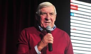 ЦСКА собиқ футболчиси: Файзуллаев ярим ҳимоячиси сифатида нолга тенг, у арзон мураббо