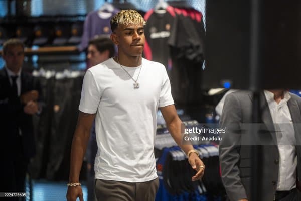 Ямалнинг отаси ўғлининг туғилган кун зиёфатида ҳеч қандай муаммо кўрмаяпти