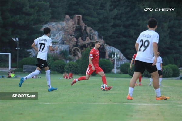 "Бургутлар"нинг ўртоқлик ўйинидаги ғалабасидан фотолавҳалар