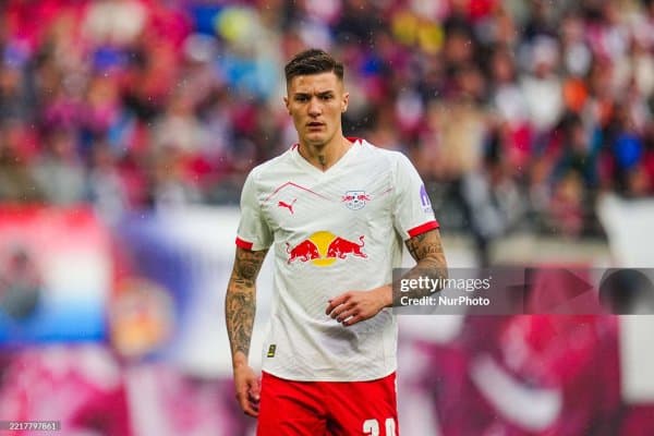 Манчестер клуби ҳужумчи трансфери учун бир нечта футболчисидан воз кечиши керак