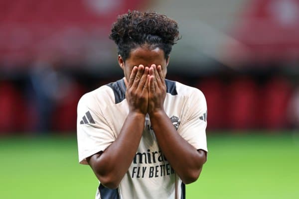 “Реал” ҳужумчиси кетишга кўнмаяпти