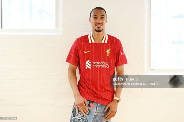 Экитике "Ливерпуль" футболчиси сифатида илк катта интервьюсини берди