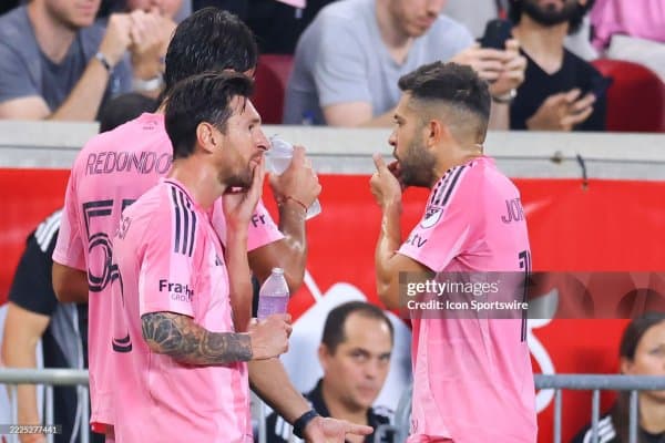 Месси ва Альба бир ўйинга дисквалификация қилинди