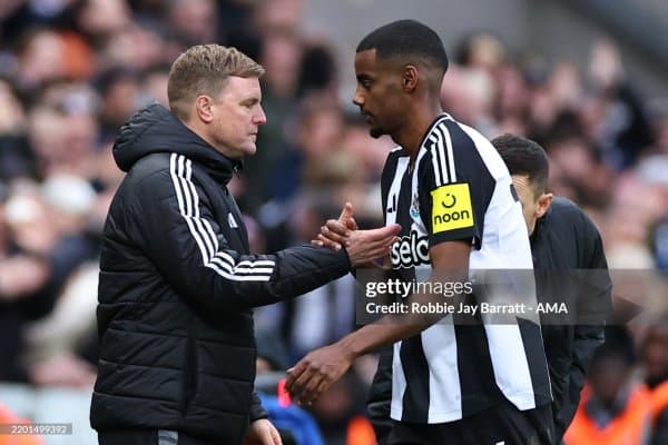 Эдди Хау Александр Исакнинг келажаги ҳақида гапирди