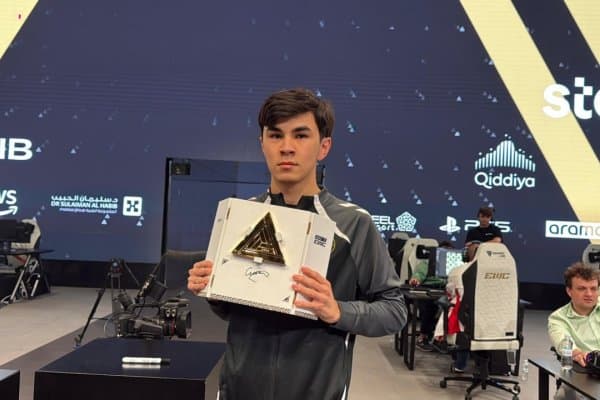 Жавоҳир Синдаров EWC финал йўлланмасини қўлга киритди