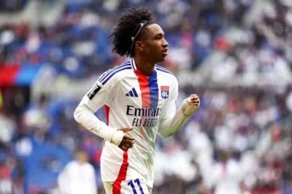 "Эвертон" "Ливерпуль" қизиқаётган футболчига таклиф юборди