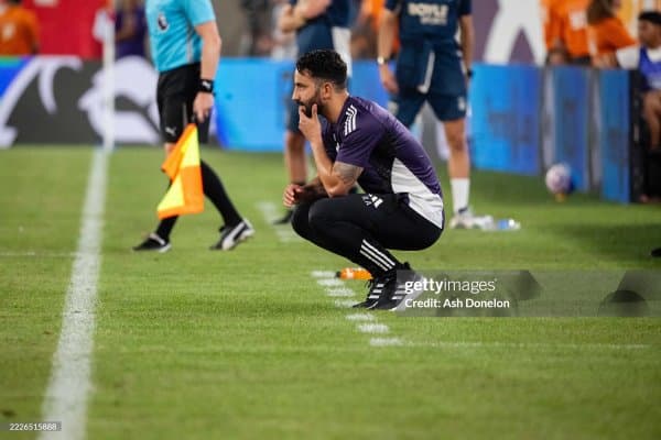 "Манчестер Юнайтед" ҳужум чизиғини кучайтиришда Уоткинс ва Шешкони асосий номзод деб билмоқда