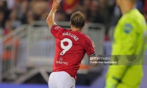 Хойлунд МЮда қолишни ва асосий таркиб учун курашишни истамоқда