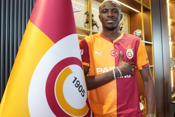 Расман! Осимхен "Галатасарой" футболчиси