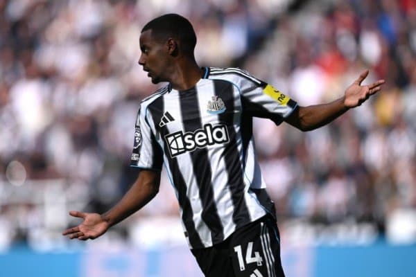 Эдди Хау: "Вазият жуда мураккаб, лекин мен Исакни яна "Ньюкасл" либосида кўришни истайман"