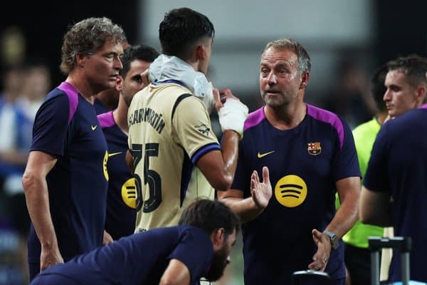 “Барса” юлдузлари Фликка норозилик билдирди