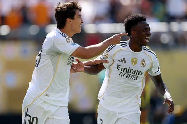 "Реал" ҳужумчиси билан шартнома бўйича келишувга эришди