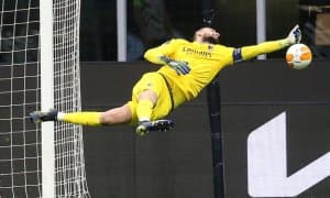  Суперклуб асосий дарвозабонини сотувга қўйди