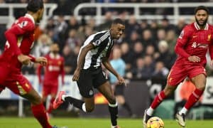 Суперҳужумчи рақиб билан музокара қилгани учун расмий учрашувлардан четлатилди