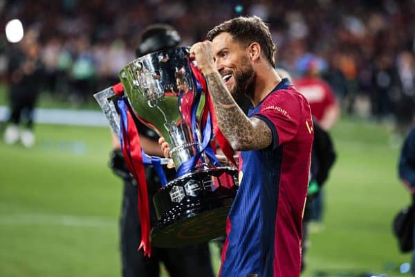 "Барселона" ҳимоячиси билан хайрлашганини эълон қилди