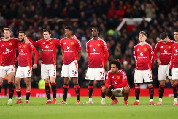 Манчестерликлар тўрт ҳужумкор футболчидан воз кечди