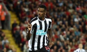 Суперҳужумчи “Ньюкасл”да бошқа ўйнамаслигини айтиб, уйидан кўчиб кетди