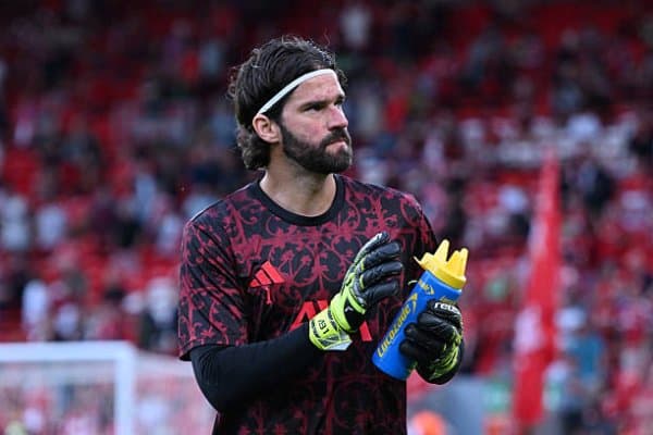 Алиссон "Ливерпуль"даги 300-ўйинини ўтказмоқда