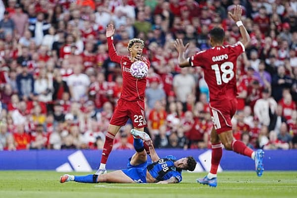 Энтони Тэйлор қўл билан ўйналган вазиятга парво қилмади