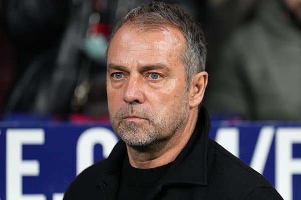 Флик ғалабадан кейин жамоанинг “пўстагини қоқадиган” бўлди