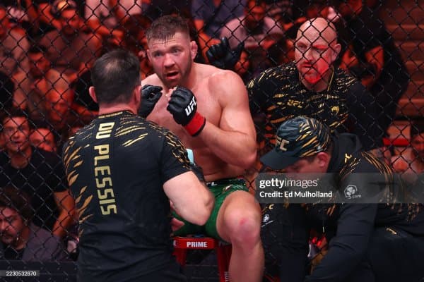 Дрикус дю Плессининг мураббийи: "Биз Хамзат Чимаевни йўқ қиламиз"