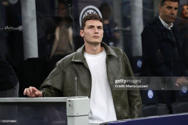 "Барселона" таркибни "Интер" ҳимоячиси билан кучайтириши мумкин