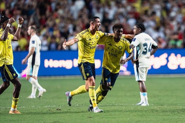 Саудия Суперкубоги. "Ан-Наср" бир киши кам бўлиб, "Ал-Иттиҳод"ни енгди ва финалга йўл олди 