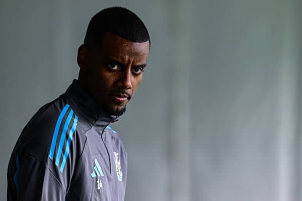 Исак ижтимоий тармоқлар орқали "Ньюкасл"дан кетмоқчи эканлигини маълум қилди!