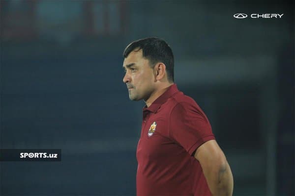 Акмал Рустамов: "Сунъий майдонда тўп тепиш барибир қийин"