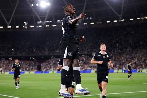 АПЛ. "Челси" илк турдаги дурангдан сўнг "Вест Хэм"ни "янчиб ташлади"