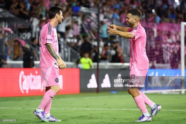 Маскерано нега Месси ва Альбани захирада қолдирди?