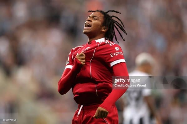 Нгумоа 16 ёшида ғалаба голини киритган АПЛдаги иккинчи футболчи бўлди